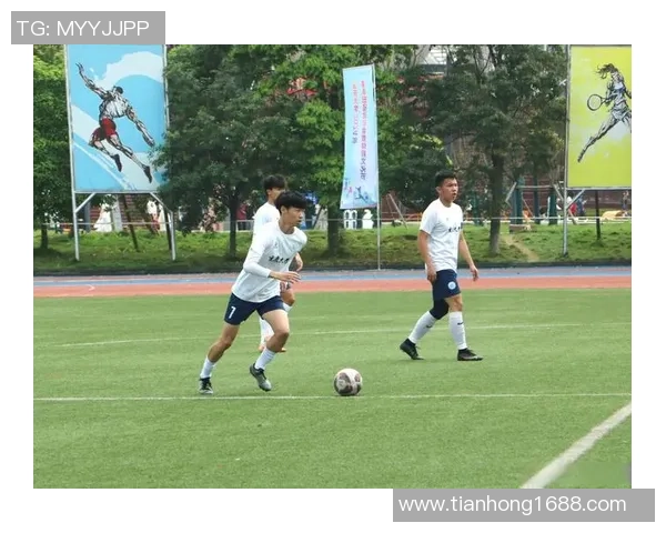 女粉丝热追足球明星背后的故事与情感交织 女粉丝热追足球明星背后的故事与情感交织