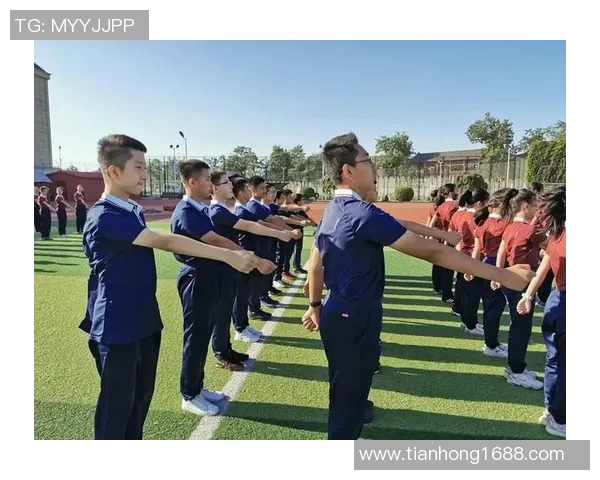 韩国足球明星参与军训活动展现坚韧精神与团队合作精神的精彩瞬间 韩国足球明星参与军训活动展现坚韧精神与团队合作精神的精彩瞬间